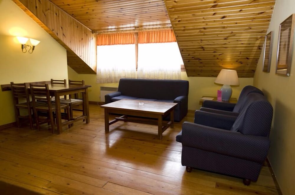 Фото Apartamentos Pessets Adelaida