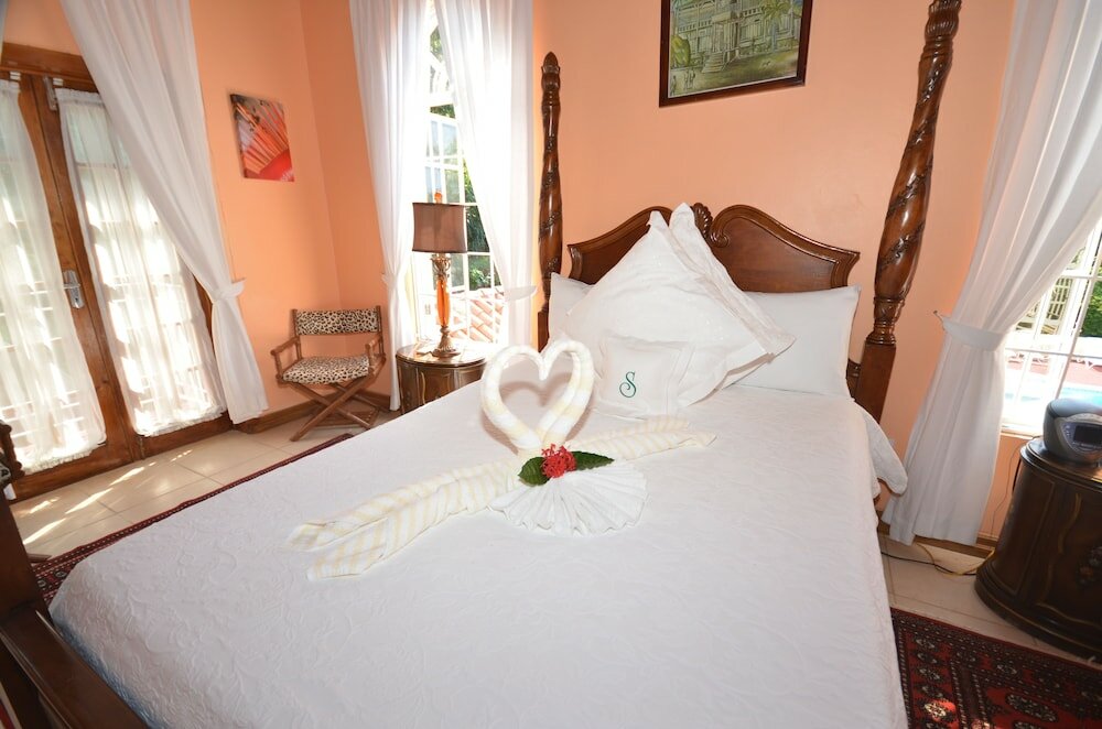 Фото Summerhill, 8br by Jamaican Treasures