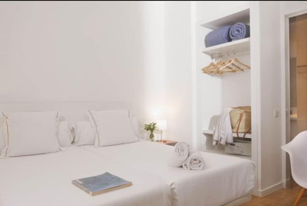 Фото Som Nit Born