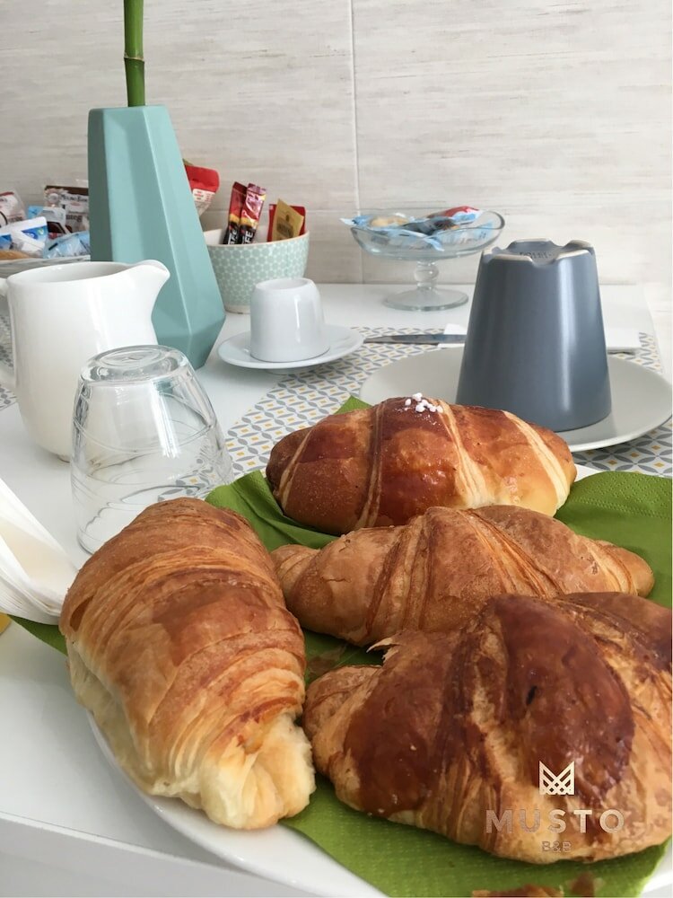 Фото Musto Suites & Rooms