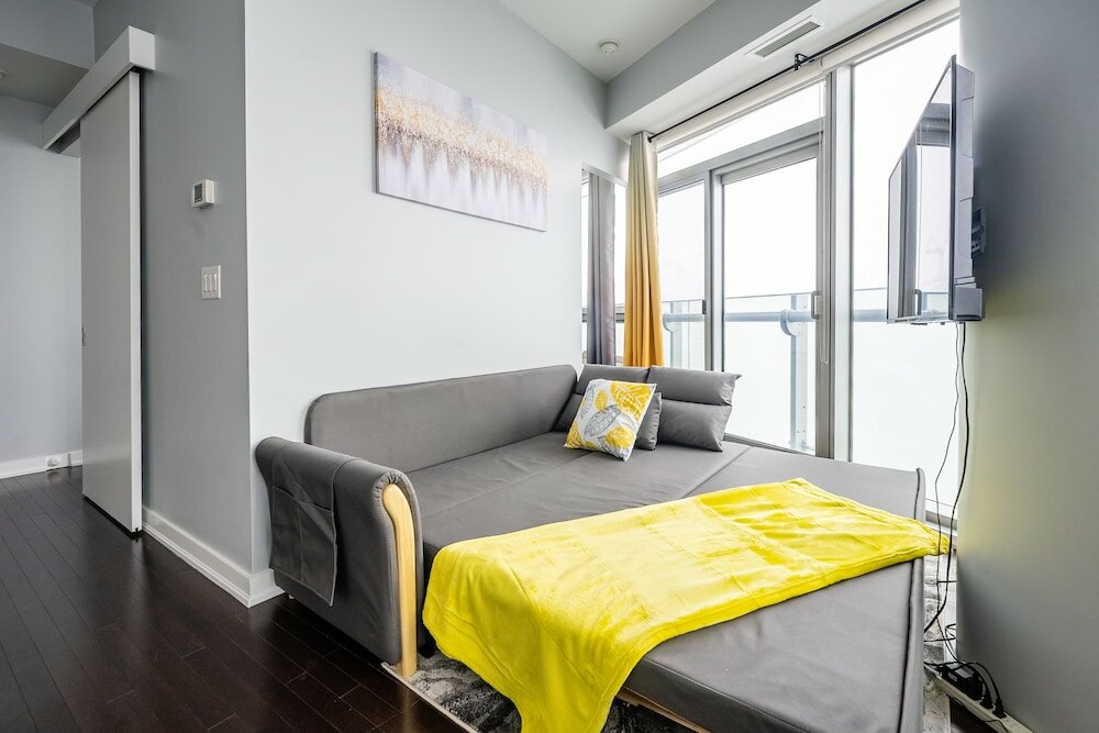 Фото Simply Comfort Gorgeous Apartments in the Heart of Toronto