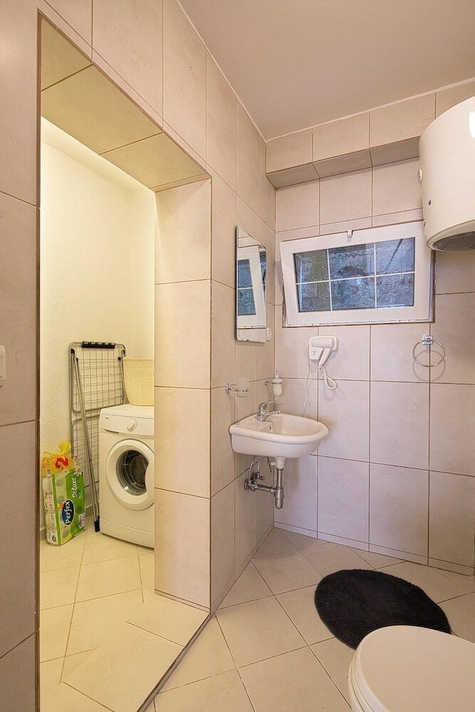 Фото Adriatic Hill Apartments