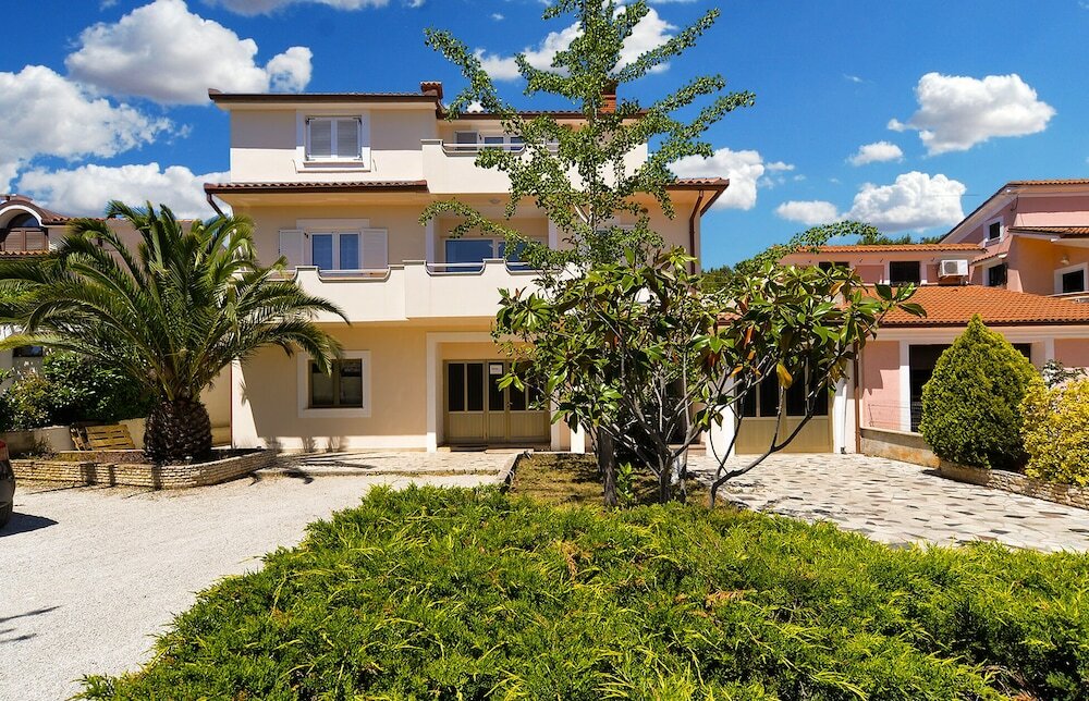 Фото Apartments Emil 596