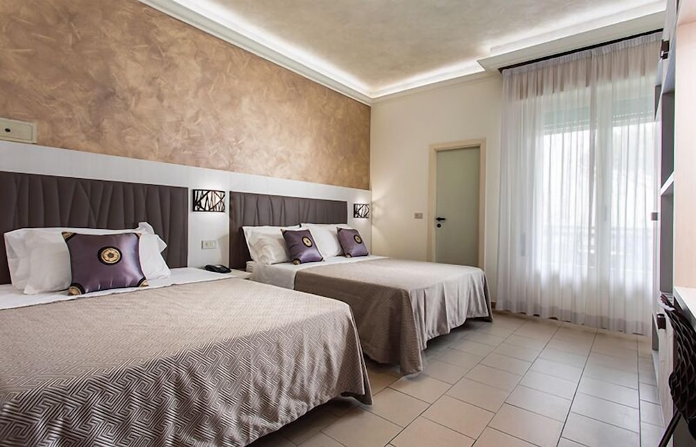 Фото Hotel Dolce Vita Cesenatico