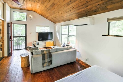 Гостиница Chic East Austin Studio Bungalow w Spacious Yard! в Остине