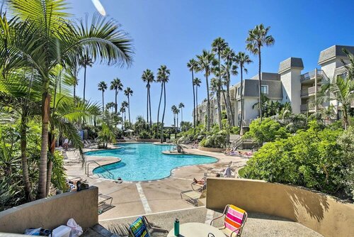Гостиница Stunning Oceanside Condo w Walk to the Beach в Оушенсайде