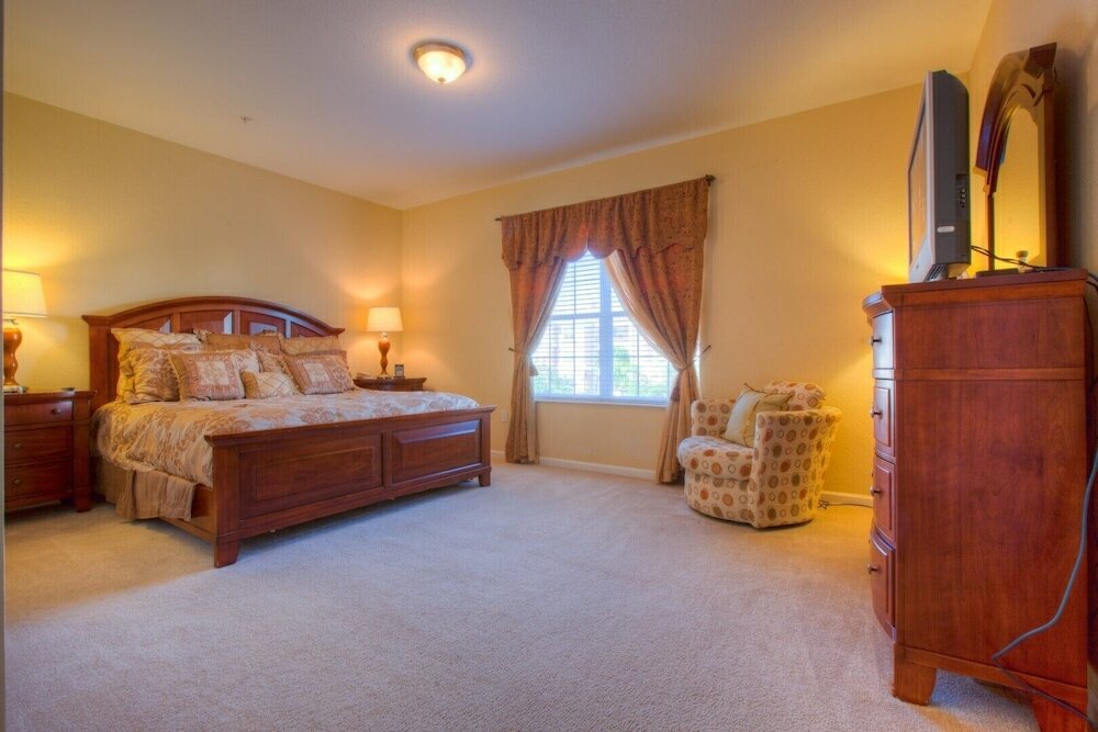 Фото Lovely Third-floor Vista Cay Resort Condo!