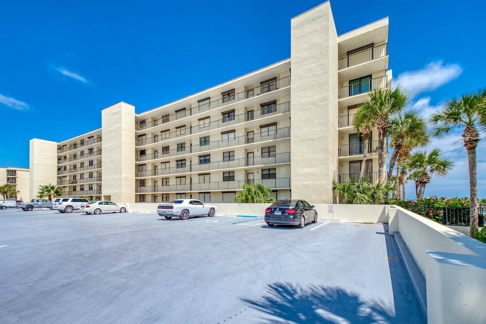 Фото Crescent Beach Condos