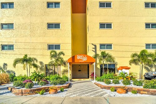 Гостиница Redington Shores Retreat w Pool & Beach Access!