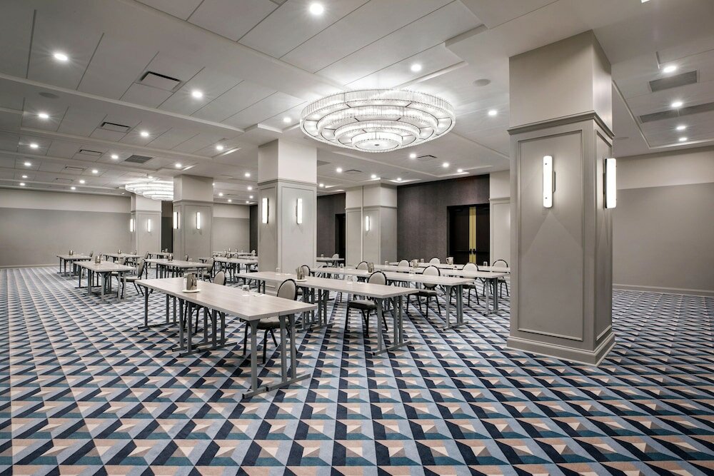 Фото Cyrus Hotel, Topeka, a Tribute Portfolio Hotel