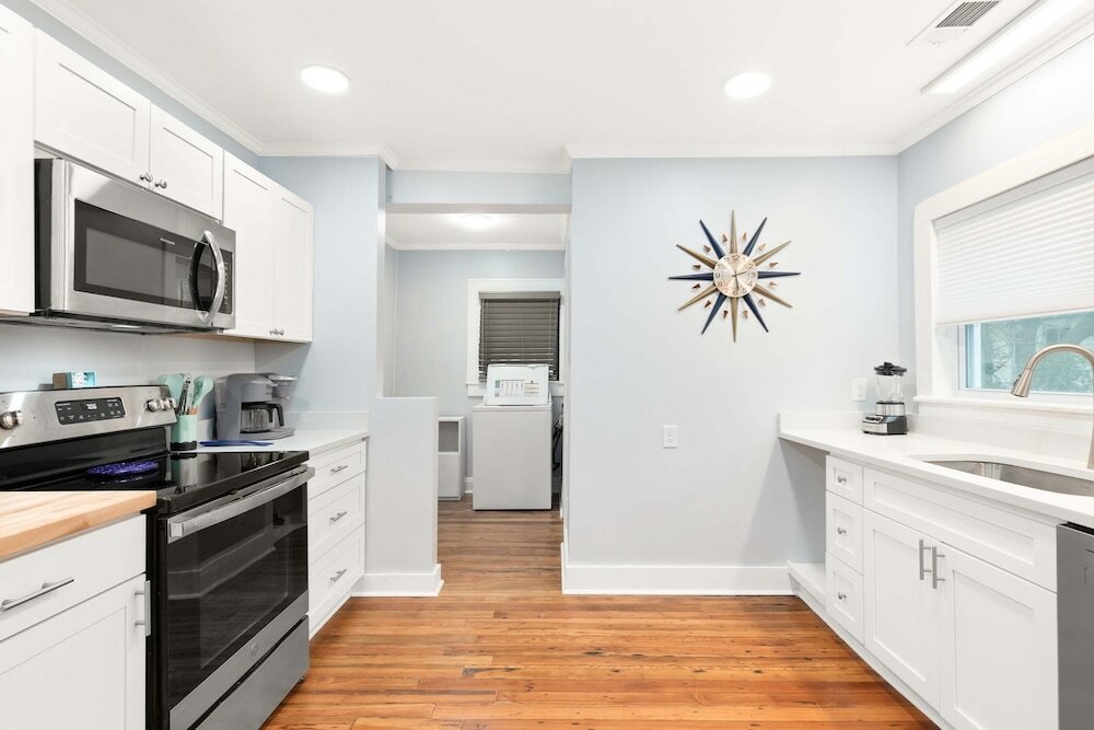 Фото Ebb and Flow Apartment House