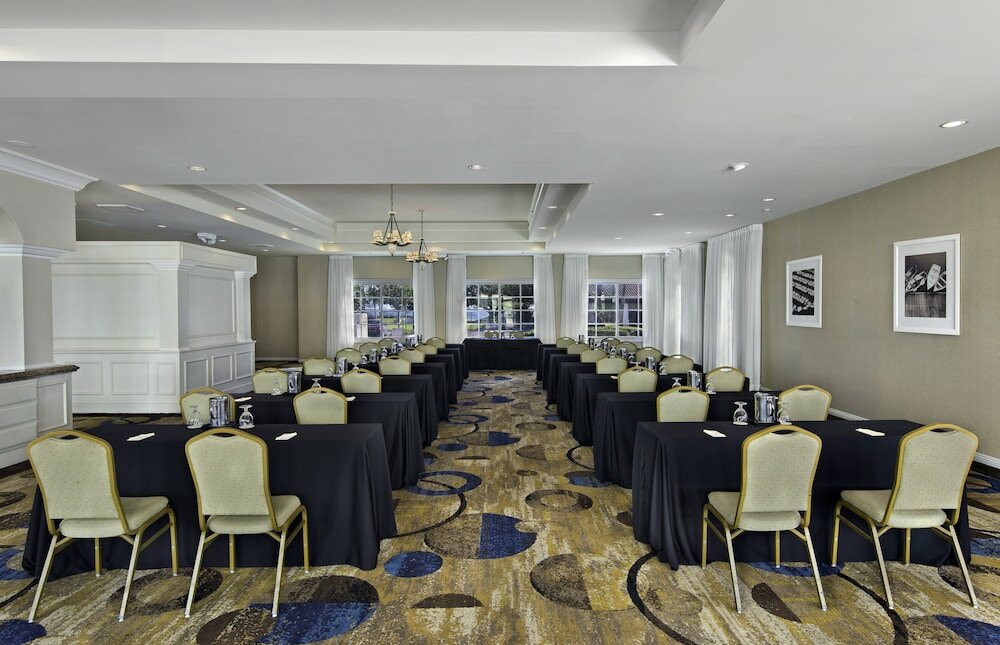 Фото DoubleTree by Hilton San Pedro - Port of Los Angeles