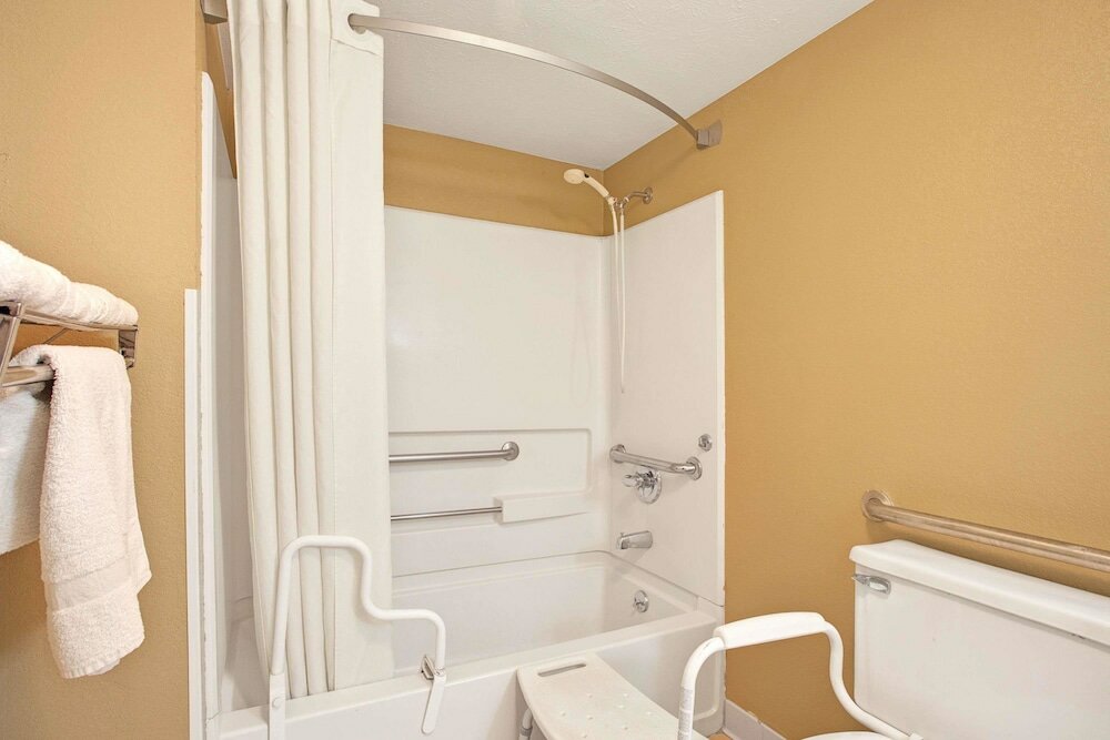 Фото Super 8 by Wyndham Pearl/Jackson/East