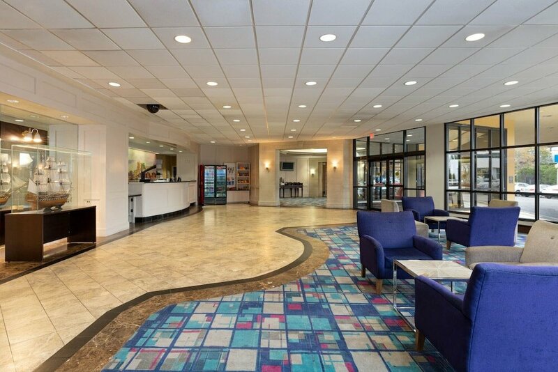 Гостиница La Quinta Inn & Suites by Wyndham Secaucus Meadowlands в Секаукусе