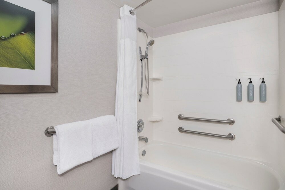 Фото Courtyard by Marriott Tampa North/I-75 Fletcher