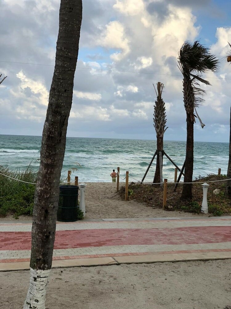 Фото Miami Beach Castle by the Ocean
