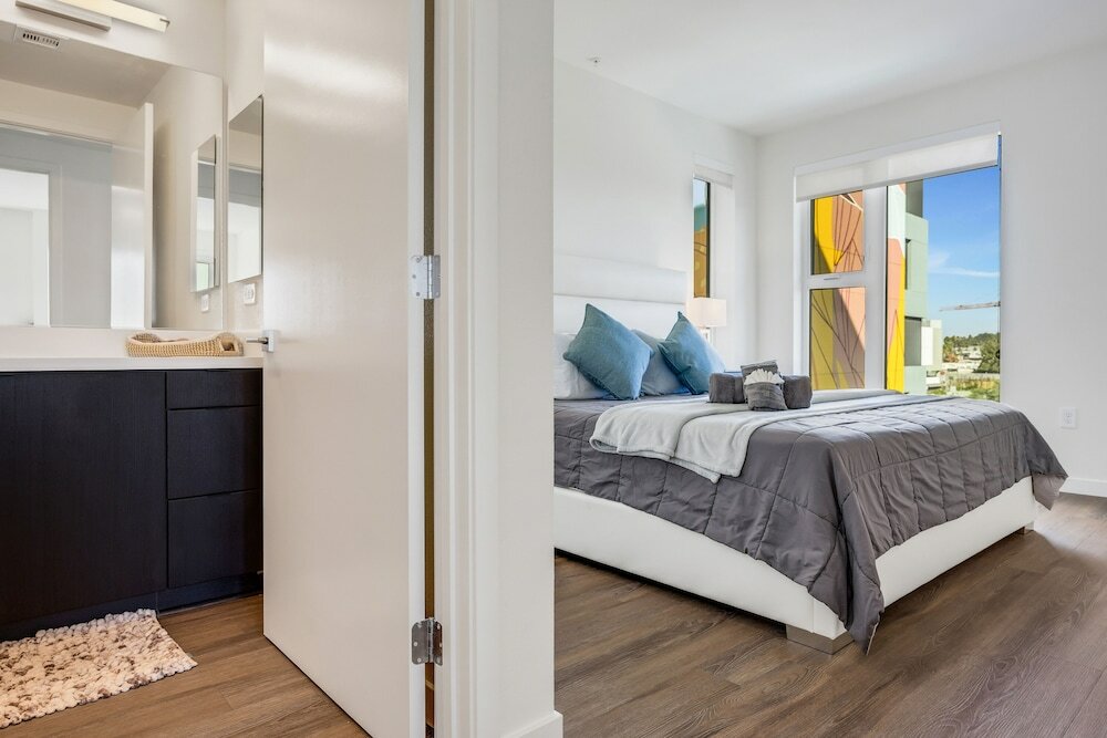 Фото Luxury Apartment in Hollywood