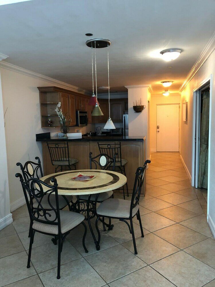 Фото Miami Beach Castle by the Ocean