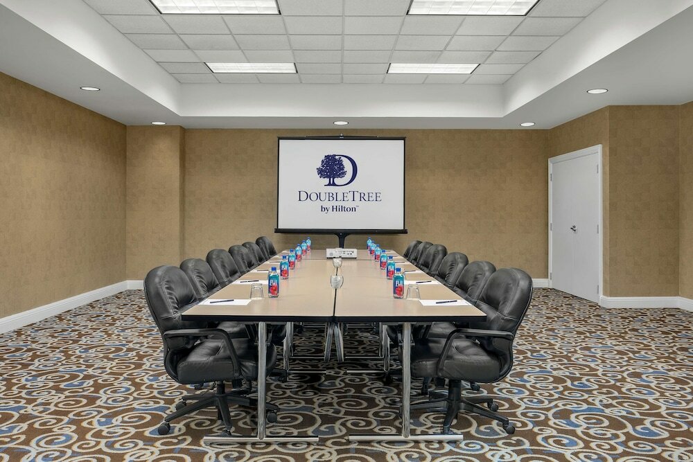 Фото DoubleTree by Hilton Chicago O'Hare Airport - Rosemont