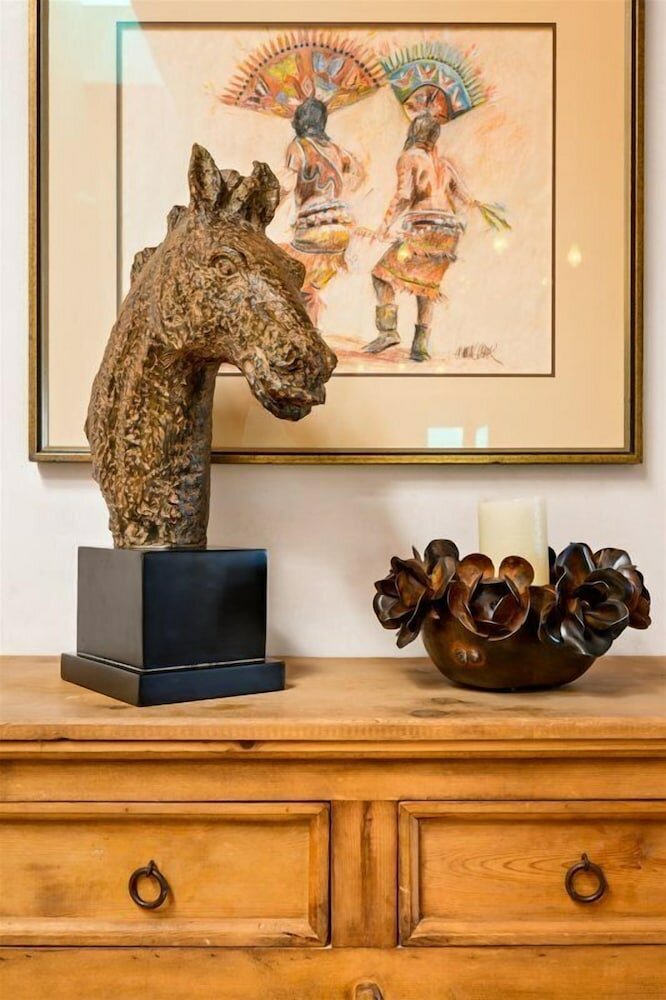 Фото Hummingbird - Spectacular Views, Stunning East Side Home, Walk to Canyon Rd