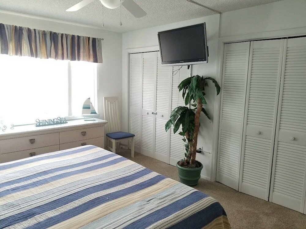 Фото Ocean View 2 Bed, 2 Bath, Steps to the Beach - Spanish Trace 240