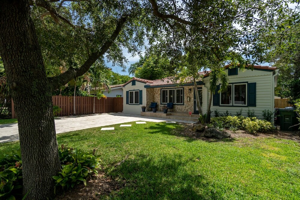 Фото Victoria Park Oasis with Heated Pool