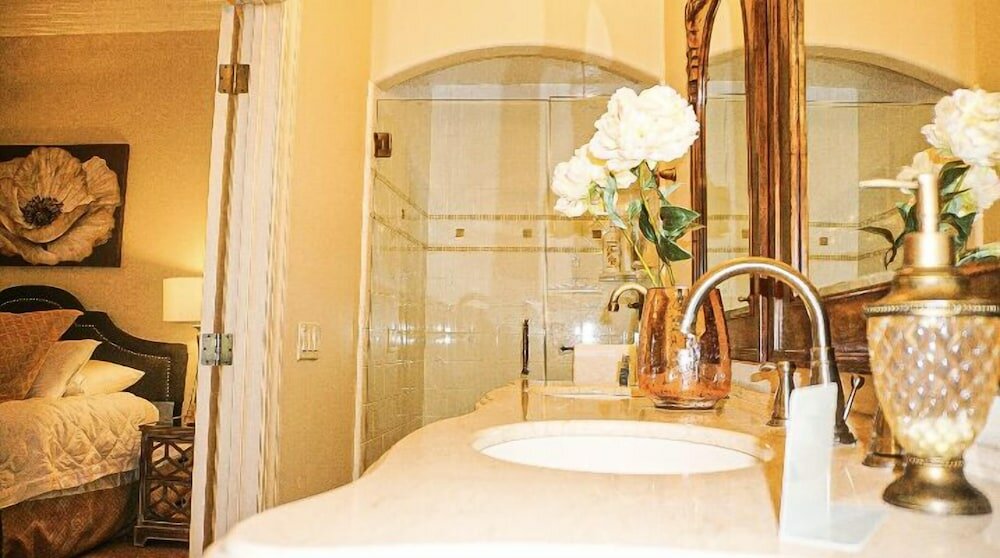 Фото River Rd. Mansion