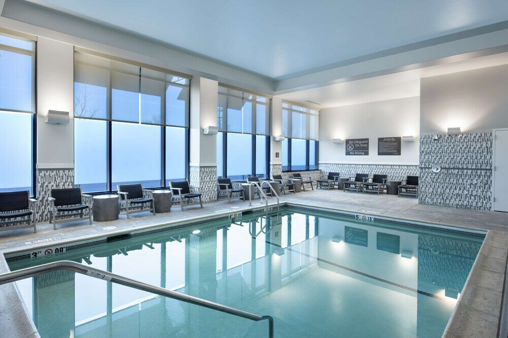 Фото Hampton Inn & Suites Portsmouth Downtown