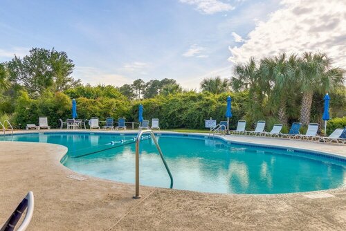 Гостиница Palmetto Dunes Golf Getaway: Pool + Beach Access! в Хилтон-Хед-Айленд