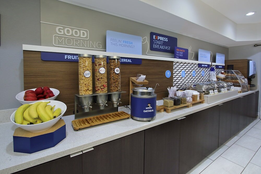 Фото Holiday Inn Express & Suites Houston North - Iah Area, an Ihg Hotel