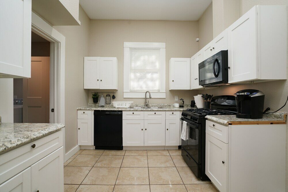 Фото Amazing Fully Fenced Home Only 5 Mins From Downtown