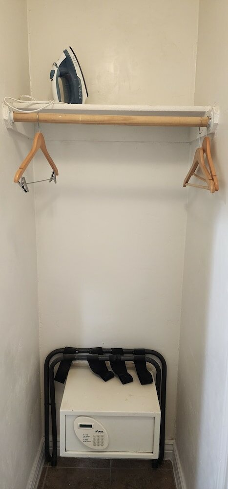 Фото B&j Hotel and Apartment