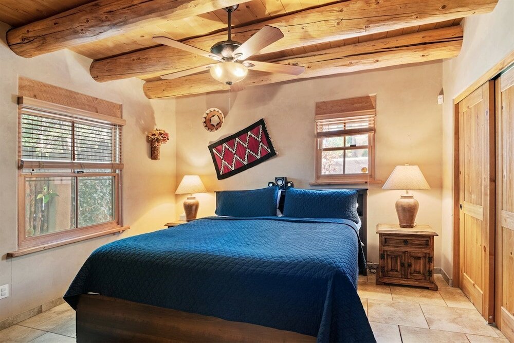 Фото Kiva - Stunning & Lovely With Kiva Fireplace, Walk to the Plaza and the Railyard