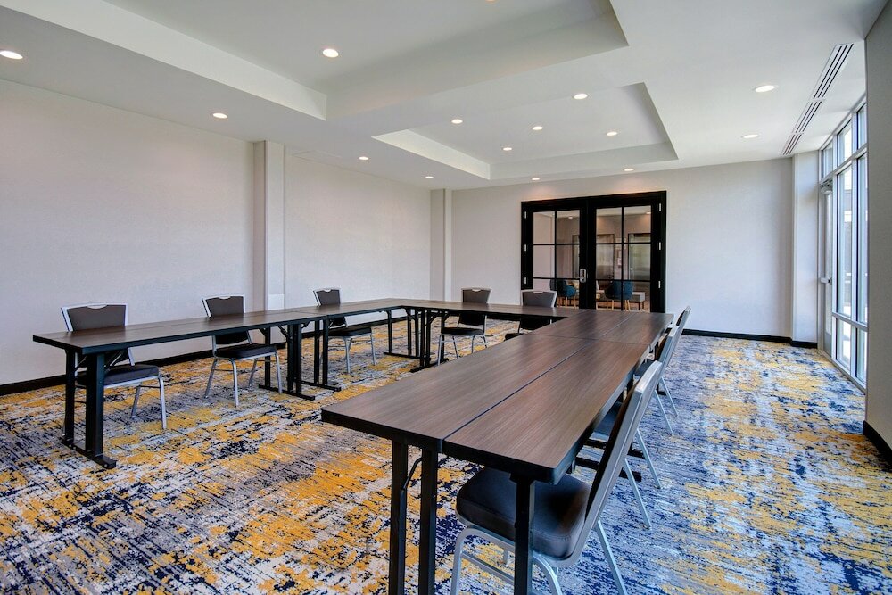 Фото TownePlace Suites by Marriott Cincinnati Airport South