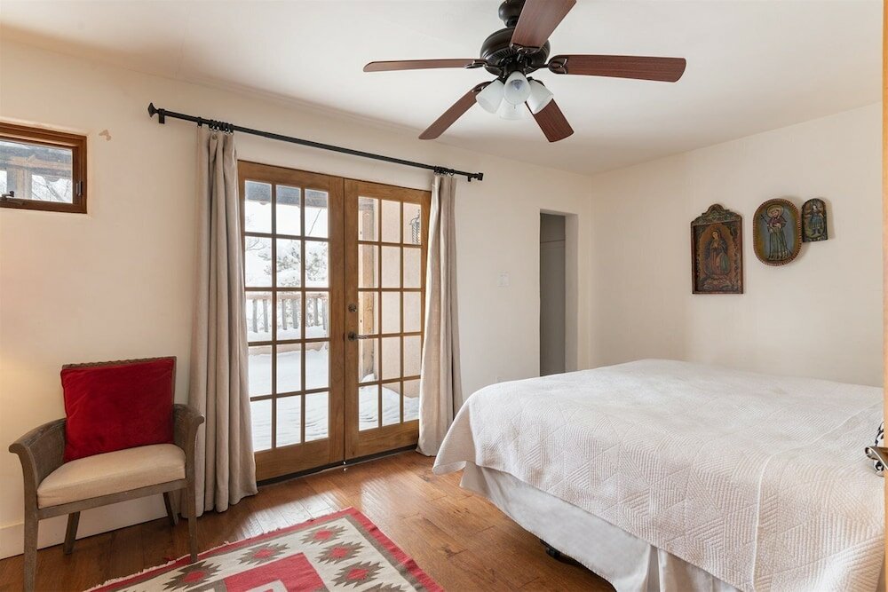 Фото Tecolote - Authentic Home Right Next to The Plaza, Hot Tub, Roof Deck