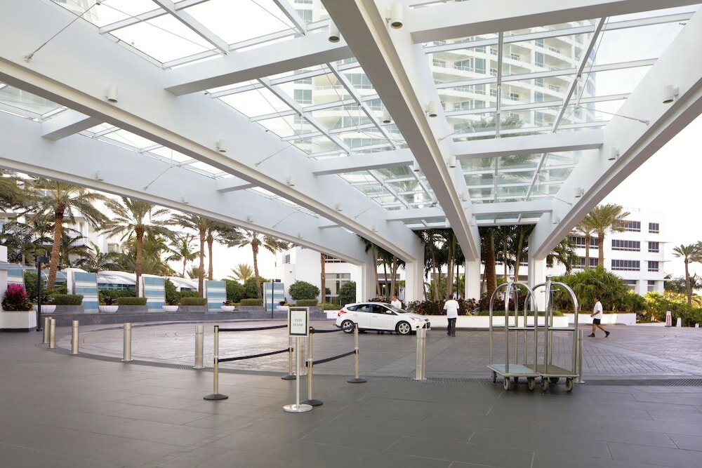 Фото Fontainebleau Miami Beach Private Luxury Suites