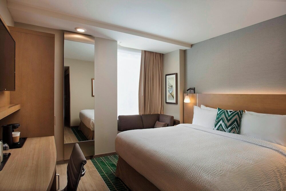 Фото Courtyard by Marriott San Diego Gaslamp/Convention Center