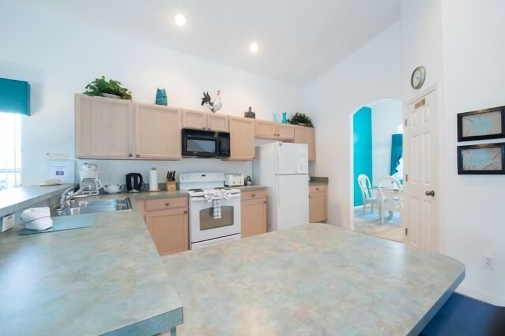 Фото Ov3252 - Hampton Lakes - 5 Bed 4 Baths Villa
