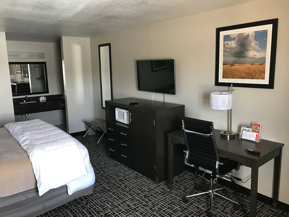 Фото Days Inn by Wyndham Grove