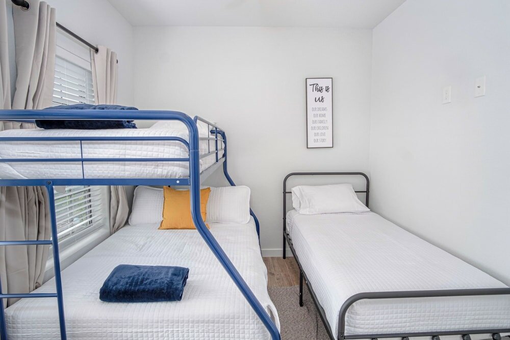 Фото State-of-the-art 3br/2.5ba Home Next to Downtown