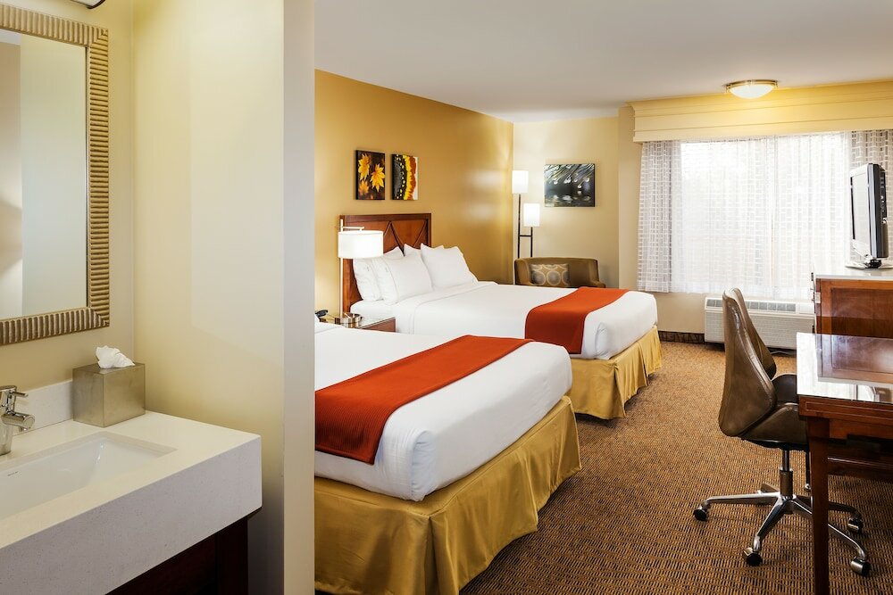 Фото Holiday Inn Express Simi Valley, an Ihg Hotel