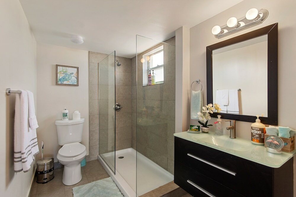 Фото 2Bed 2Bath with Patio on 11 Collins ave