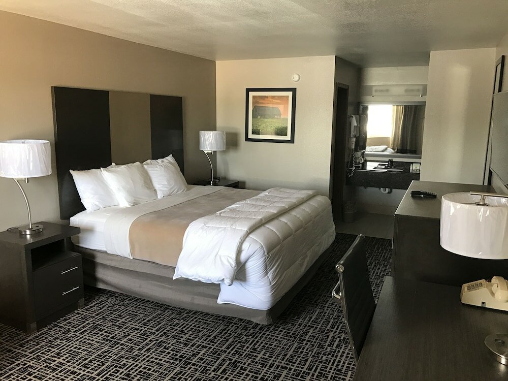 Фото Days Inn by Wyndham Grove