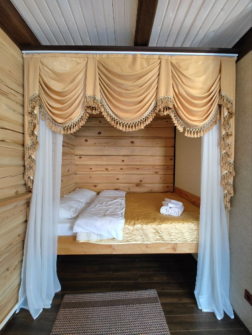 Фото Горная Пчела