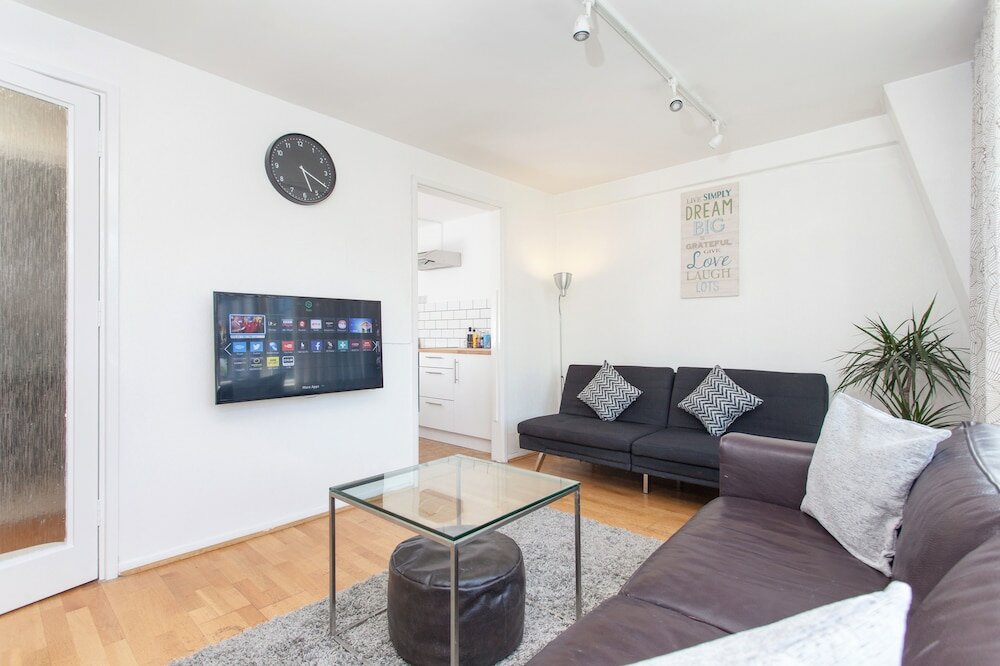 Фото Oxford Street & Soho Modern 2 Bed Apt