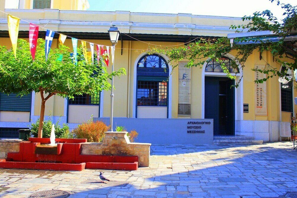 Фото Upscale Modern Escape in the Historic Center