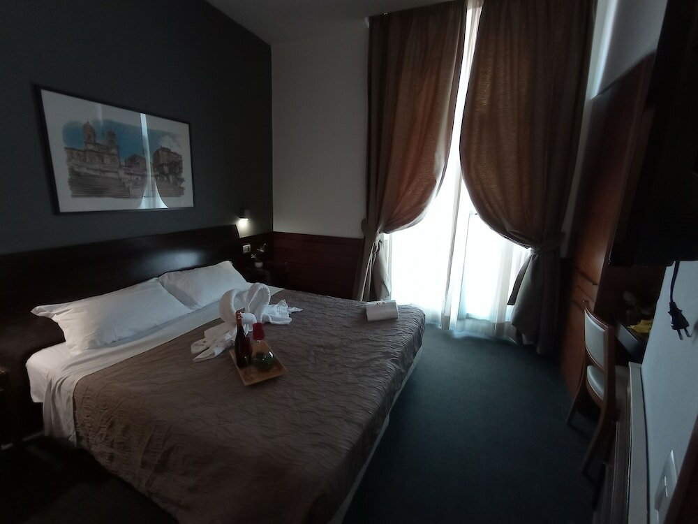 Фото Romalive Hotel