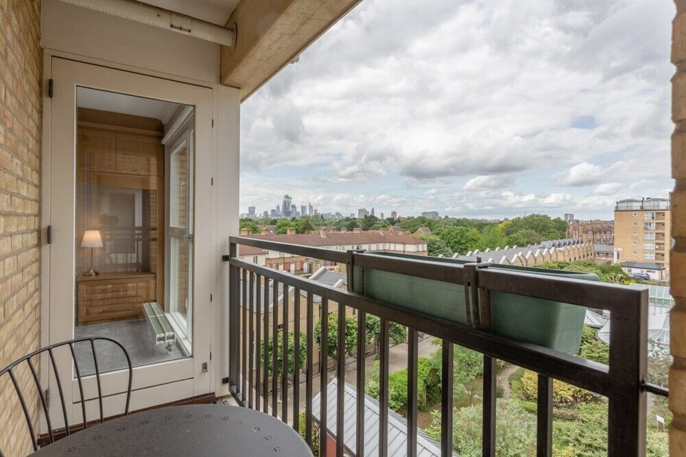 Фото Bright, Modern One-bed With Stunning View of Thames