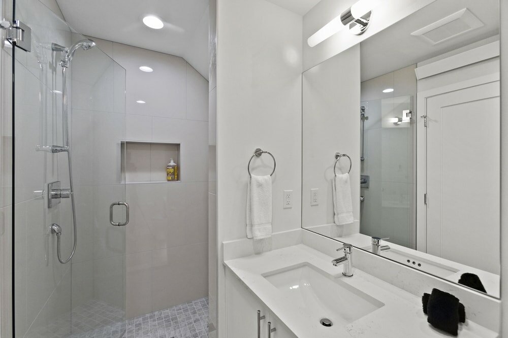 Фото Eco built Crown Hill Townhouse