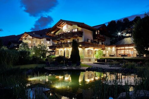 Внешний вид отеля Hotel Hubertus в Бриксен-им-Тале, фото 1